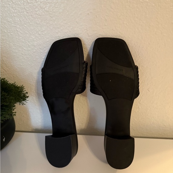 Marc Fisher Textured Strap Block Heel Mules Black - Picture 4 of 4